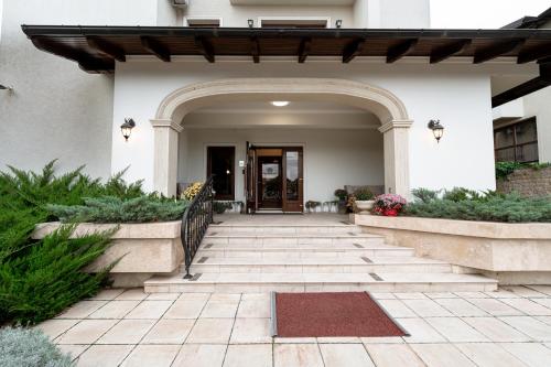 Curtea Bizantina - image 7
