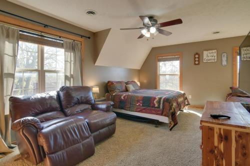 Walk to Lake Lampe Cabin with Fireplace and Deck! in Lampe, USA