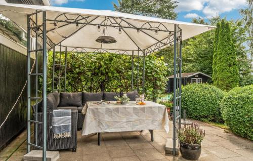  2 Bedroom Amazing Home In Melby in Melby