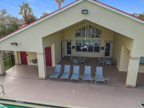 The Galactic Getaway, Cozy 3Bed, 2Bath, centrally located, near all theme parks in Kissimmee, USA