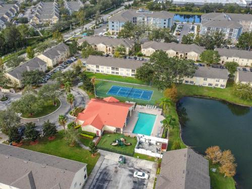 The Galactic Getaway, Cozy 3Bed, 2Bath, centrally located, near all theme parks in Kissimmee, USA