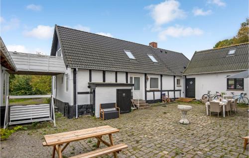 Exterior view, Awesome Apartment In Allinge With Wifi in Tejn