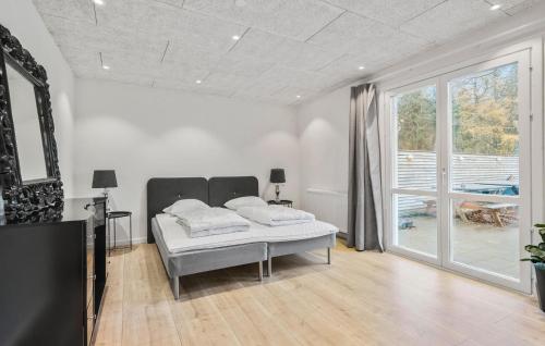5 Bedroom Amazing Home In Herning in Brande