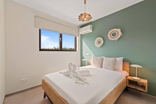 Two-Bedroom Deluxe Apartment with Garden View image 9