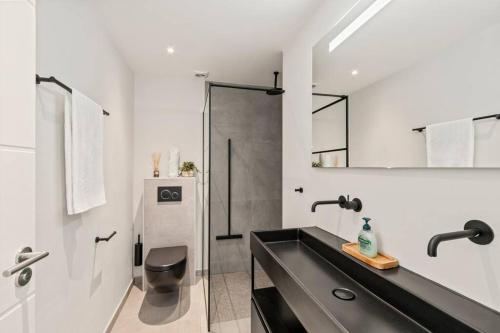 Two-Bedroom Deluxe Apartment with Garden View image 6