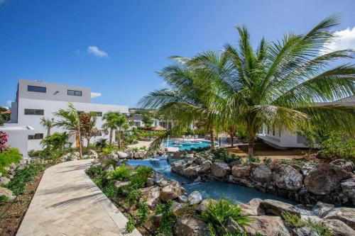 Two-Bedroom Deluxe Apartment with Garden View image 3