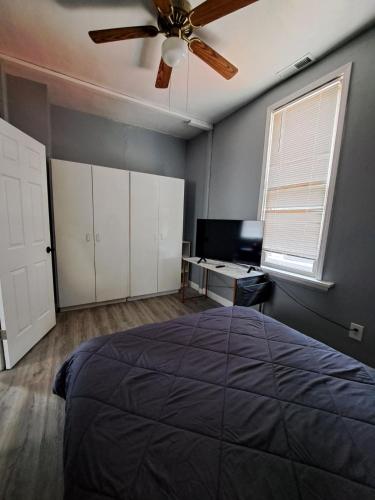 Cosy Duplex 2BR&2Bath & Bonus SpaceSleeps 6 in Roscoe Village in Chicago, USA