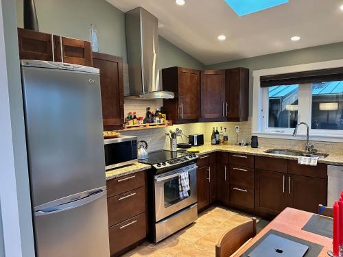 Eagle Way in พอร์ต เรนฟริว