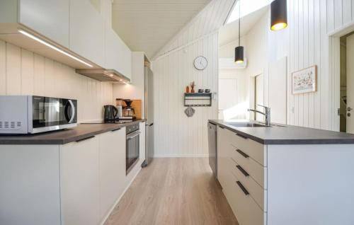 Kitchen, Beautiful Home In Ebeltoft With Kitchen in Femmoller