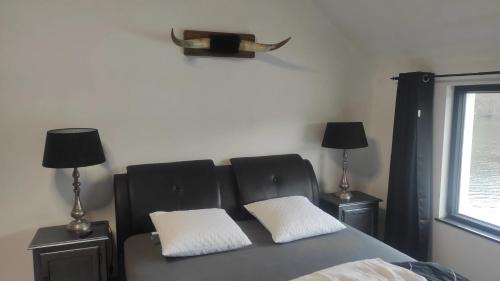 Charming Riverside House with Jacuzzi and Gym Charming Riverside House with Jacuzzi and Gym