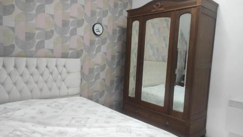 Charming Riverside House with Jacuzzi and Gym Charming Riverside House with Jacuzzi and Gym