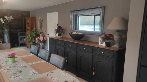 Charming Riverside House with Jacuzzi and Gym Charming Riverside House with Jacuzzi and Gym