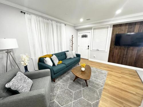 Modern 3BR Near FSU - 15 Min to Wachusett in 菲其堡
