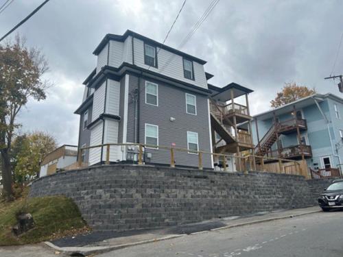 Modern 3BR Near FSU - 15 Min to Wachusett - image 10