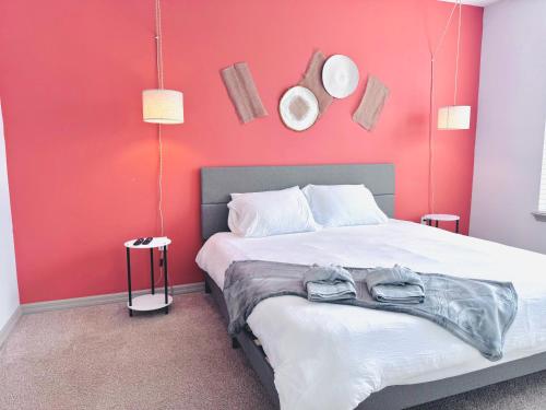 Entire Apartment with Spacious King Bed, Pet-Friendly, 15 Min from Parks, Resort-Style Amenities Entire Apartment with Spacious King Bed, Pet-Friendly, 15 Min from Parks, Resort-Style Amenities