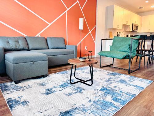 Entire Apartment with Spacious King Bed, Pet-Friendly, 15 Min from Parks, Resort-Style Amenities Entire Apartment with Spacious King Bed, Pet-Friendly, 15 Min from Parks, Resort-Style Amenities