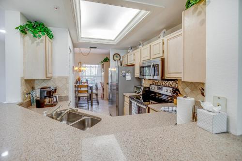 Bonita Springs Condo with Community Pool Access! in 博尼塔溫泉