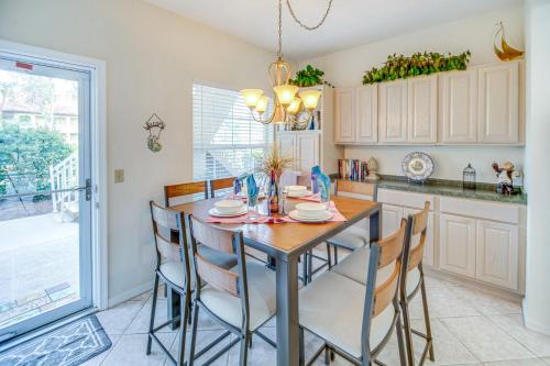 Bonita Springs Condo with Community Pool Access! in 博尼塔溫泉