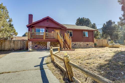 Big Bear Cabin Rental with BBQ 11 Mi to Village! in Woodlands, USA