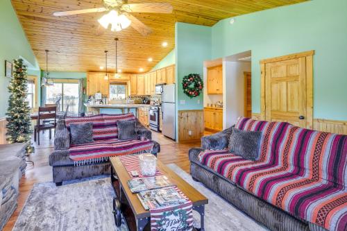Big Bear Cabin Rental with BBQ 11 Mi to Village! in Woodlands, USA