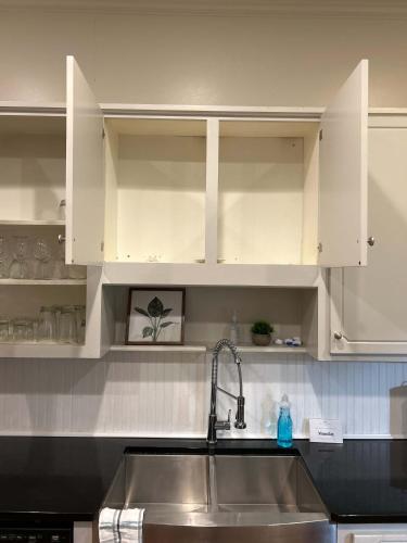 Midtown Magic- Main house- 10mins to Downtown