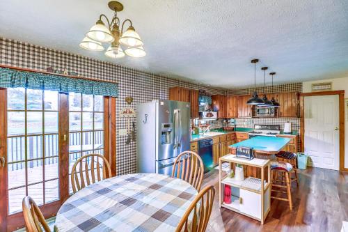 Charming Newark Home Less Than 10 Mi to Buckeye Lake in Newark, USA