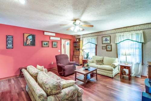 Charming Newark Home Less Than 10 Mi to Buckeye Lake in Newark, USA
