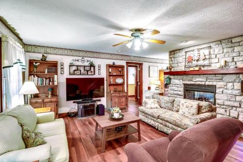 Charming Newark Home Less Than 10 Mi to Buckeye Lake in Newark, USA