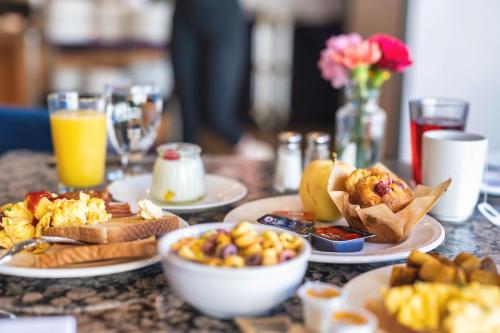 Coast Marine Wing - Queen Room