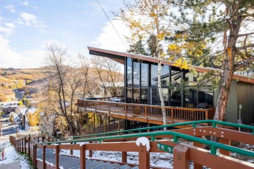 Ski In and Out, Short Walk or Drive to Ski and Bike Access, Private Hot Tub, Sleeps 6 4