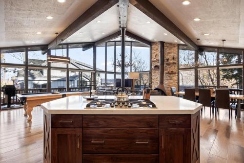 Ski In and Out, Short Walk or Drive to Ski and Bike Access, Private Hot Tub, Sleeps 6 3