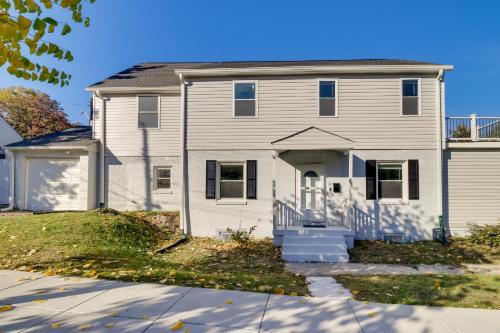 5 Mi to National Mall DC Home with Pool Table in Washington, USA