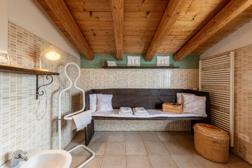 浴室, Agriturismo Borghetto la radice in 羅卡韋拉諾