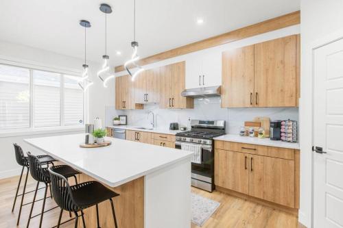 Luxury Family Home - Sleeps 10 - King Bed in 尼斯庫