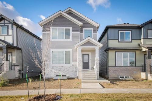 Luxury Family Home - Sleeps 10 - King Bed in 尼斯庫