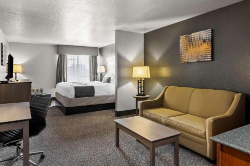 Deluxe King Suite - Non Smoking