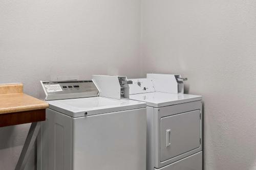 Best Western Sherwood Inn & Suites - image 3