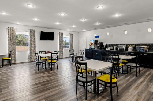 Best Western Sherwood Inn & Suites - image 12