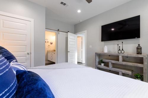 3 Mi to Lake Cabin with Hot Tub in Broken Bow! 3 Mi to Lake Cabin with Hot Tub in Broken Bow!