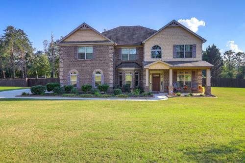 8 Mi to Trilith Studios Home with Fire Pit! in Fayetteville