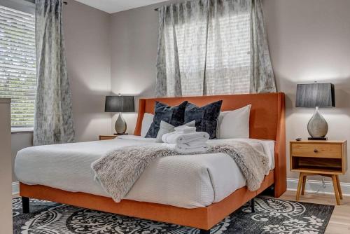 Chic riverfront apartment in downtown San Marco in Jacksonville, USA