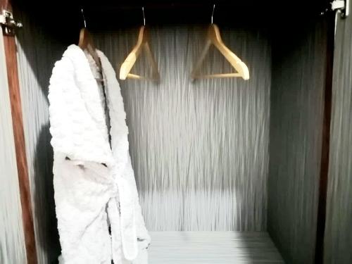 1 Bed House Private Compound with Off Road Parking in Abelemkpe