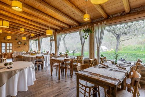 餐廳, Agriturismo Borghetto la radice in 羅卡韋拉諾