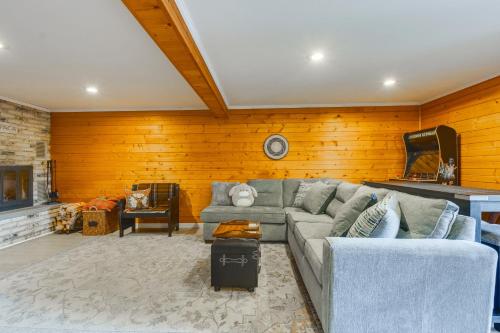 Antiquing and Fishing Riverfront Waupaca Home! Antiquing and Fishing Riverfront Waupaca Home!