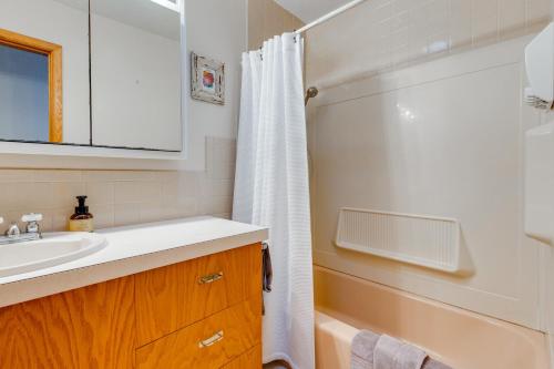 Antiquing and Fishing Riverfront Waupaca Home! Antiquing and Fishing Riverfront Waupaca Home!