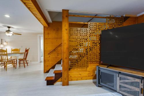 Antiquing and Fishing Riverfront Waupaca Home! Antiquing and Fishing Riverfront Waupaca Home!