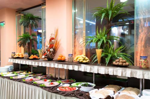 레스토랑, TES 플로라 아파트 (TES Flora Apartments) in 보로베츠