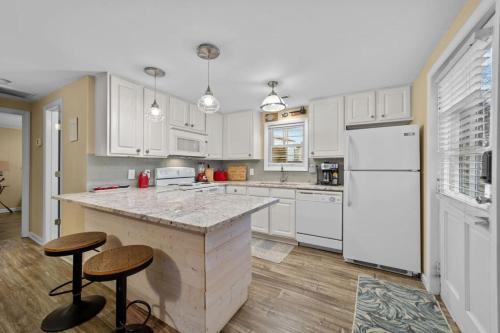 Blue Heron Bungalow at Lake Tillery in อัลเบมาร์ล (NC)