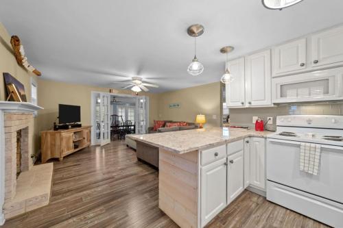 Blue Heron Bungalow at Lake Tillery in อัลเบมาร์ล (NC)