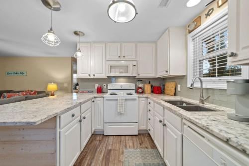 Blue Heron Bungalow at Lake Tillery in Albemarle, USA